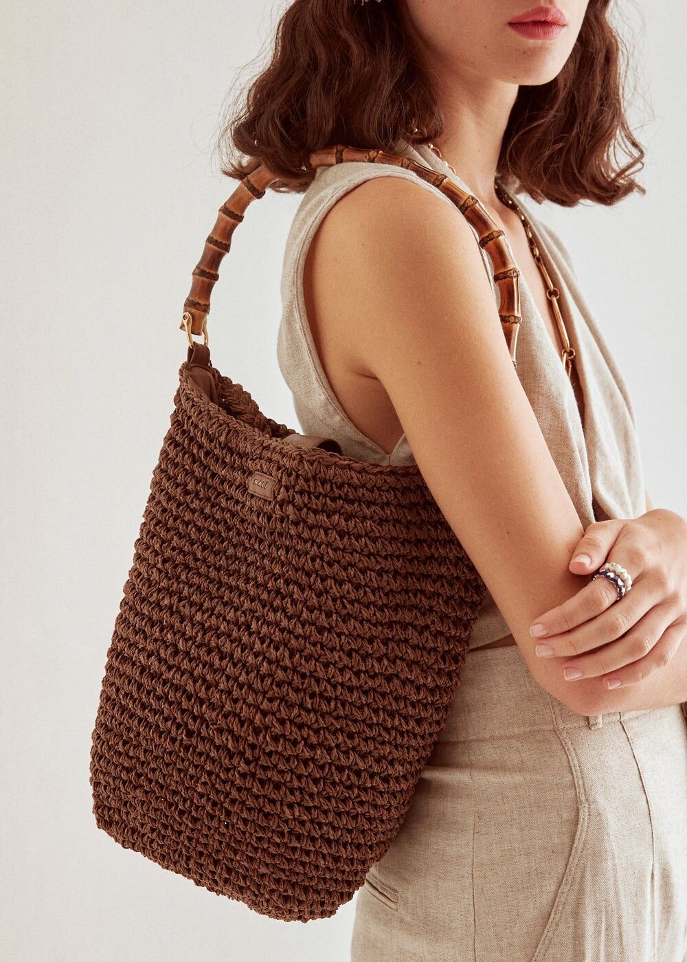 WENDY BUCKET BAG BAMBUSTASCHE AUS BRAUNEM BASTAN