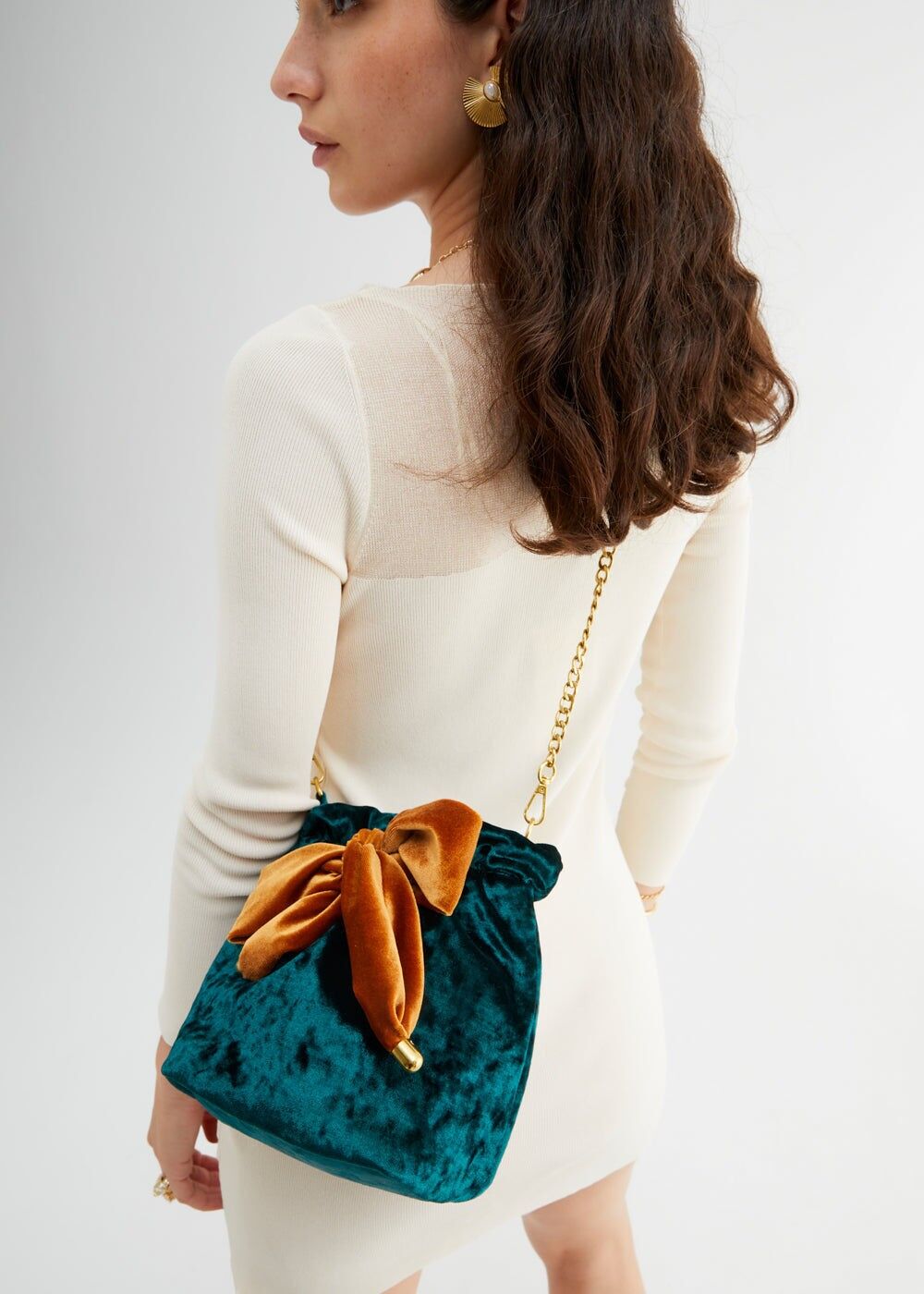 LEANDRA BUCKET BAG IN GREEN VELVET + COLORS