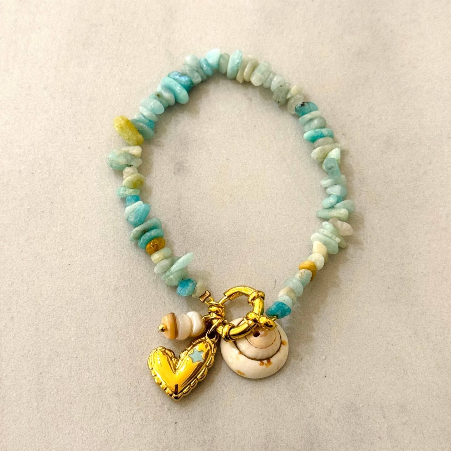 Chilliges Sommerarmband mit Perle