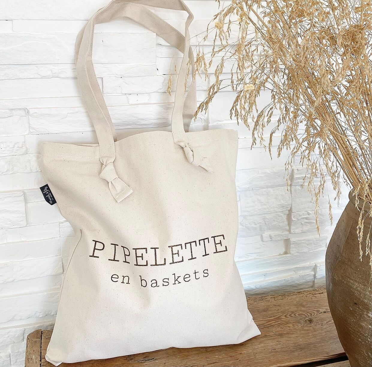 "Pipelette en Baskets" ecru knotted tote bag