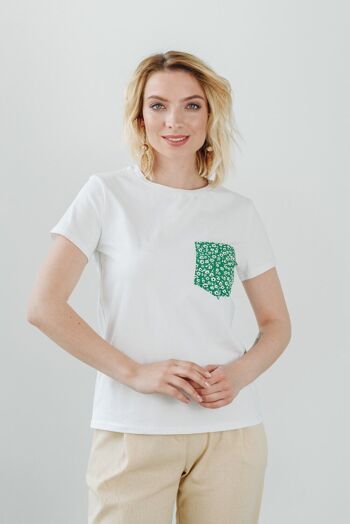 T-shirt blanc AZURI avec une poche colorée 3