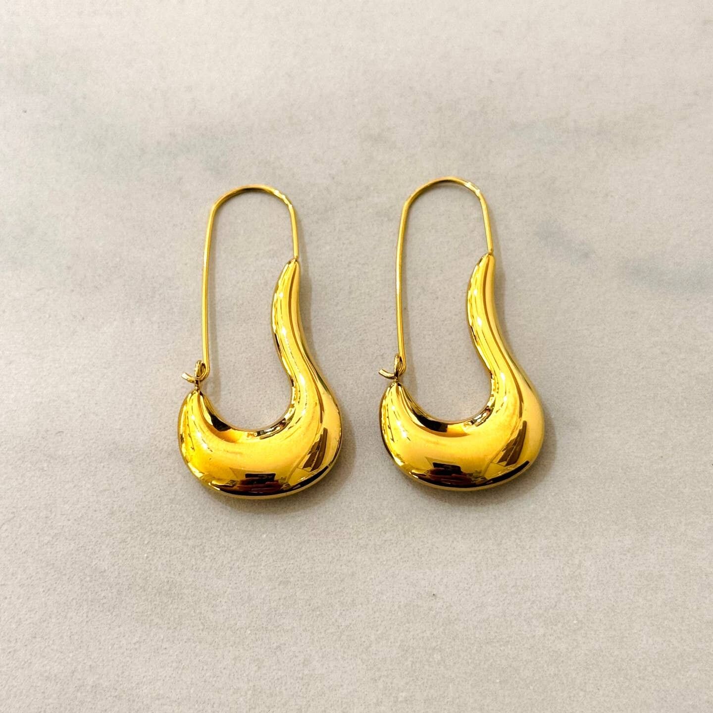 Divina Ohrringe aus Edelstahl in Stiftform