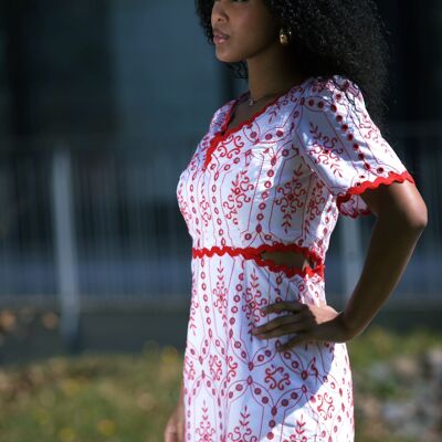 Robe Courte Brodée - Manches Courtes En Coton