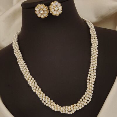Parure composta da collana e orecchini da sposa con piccole perle bianche multifilo