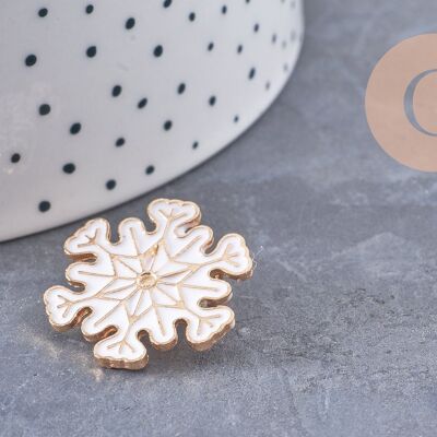 Broche pin's flocon de neige blanc zamac doré 24mm, x1 (G10097)