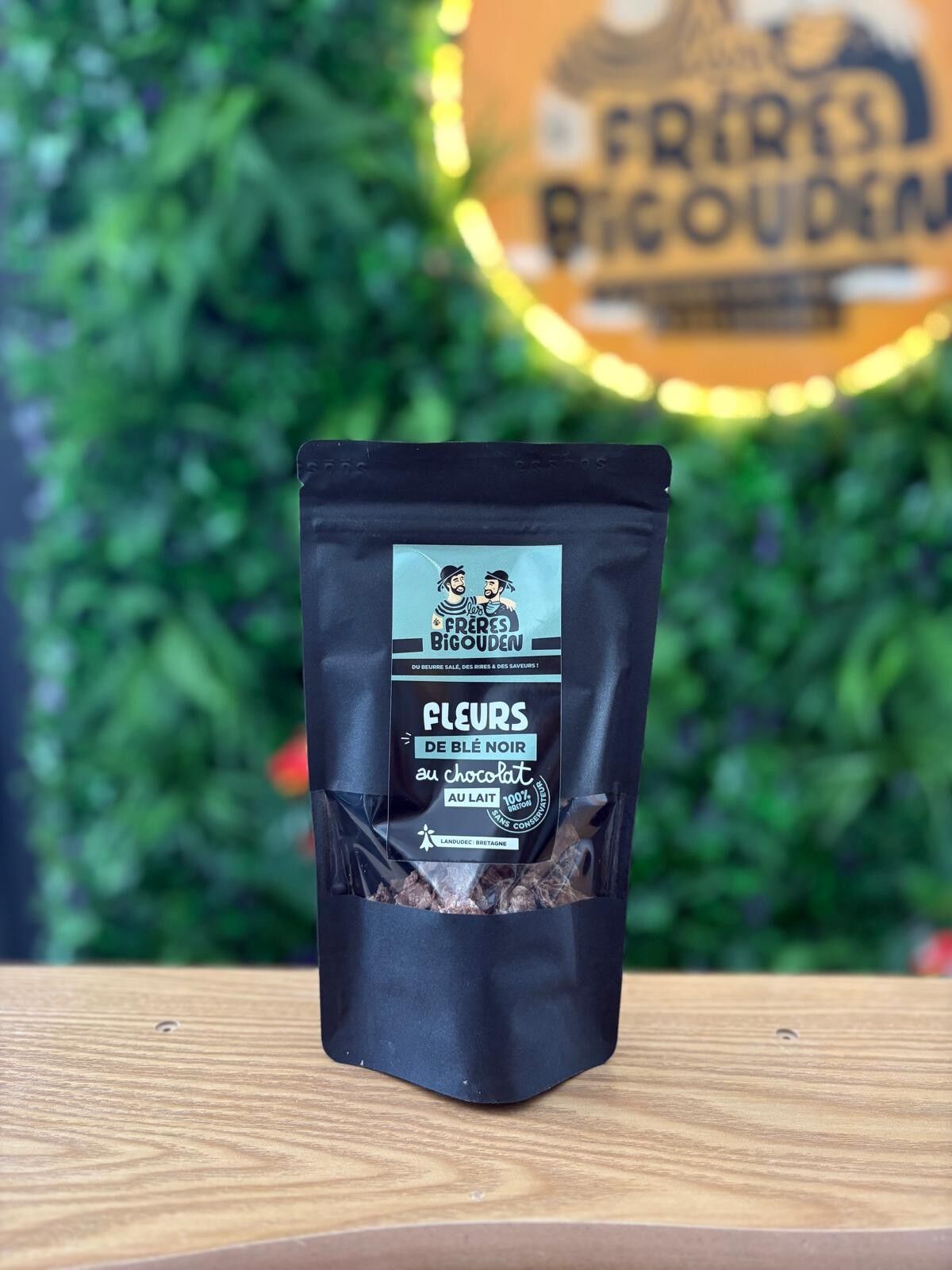 Milk chocolate buckwheat flowers – A Breton artisanal delicacy