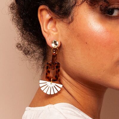 Pendientes colgantes de acrílico estilo art déco con diseño de carey y abanico blanco de Río