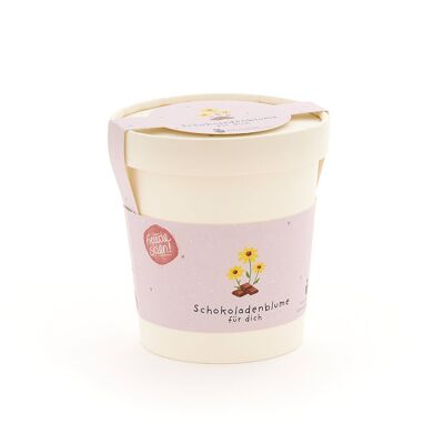 Tasse en chocolat avec fleurs