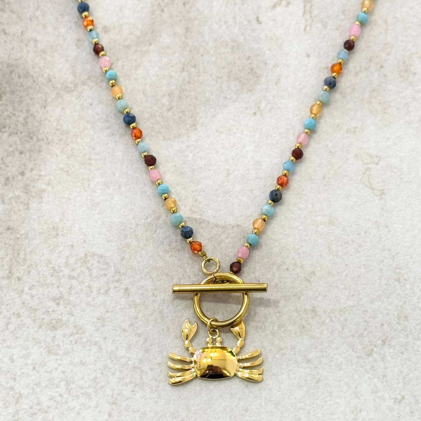 Sommerkrabbenkette mit Mineralsteinen