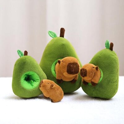 Peluche creativo de carpincho con aguacate