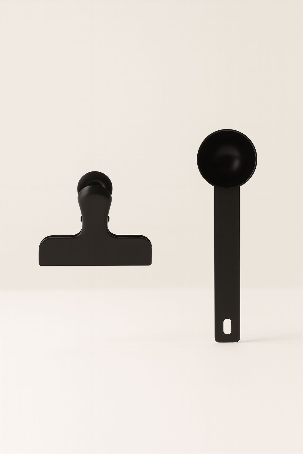 SET AUS EDELSTAHL KAFFEELÖFFEL UND ZANGE