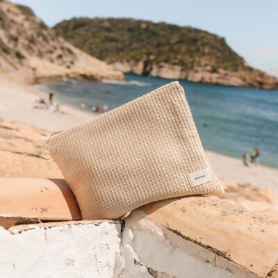Maxi Clara raffia pouch
