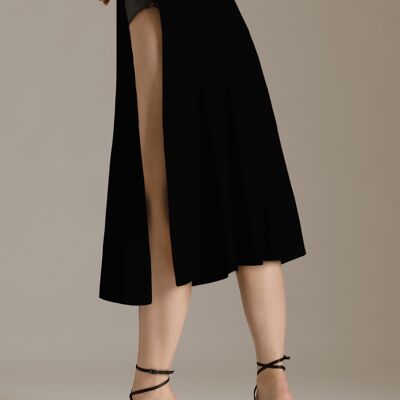 Falda midi de punto milano con pantalones cortos de cuero