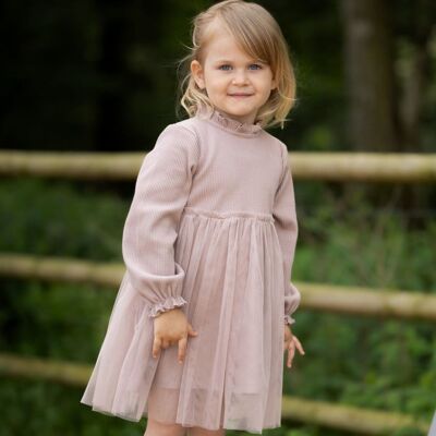 Vestido de tul con cuello con volantes