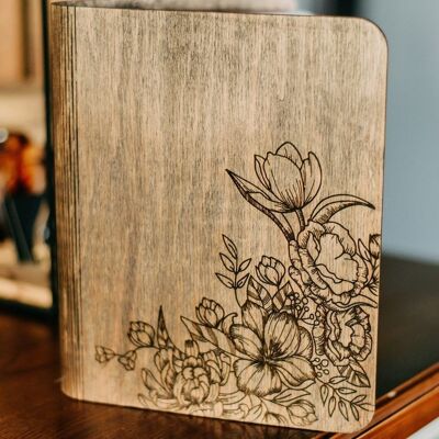 Cuaderno de madera de primavera