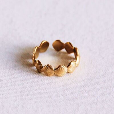 Adjustable ring with shells