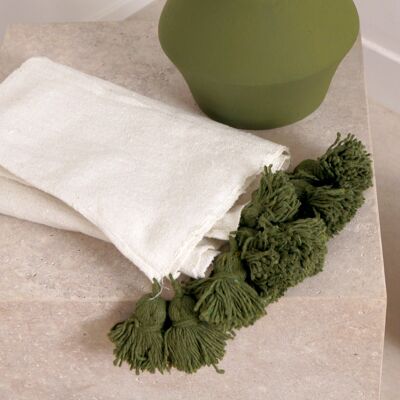Piccola coperta bianca con pompon verdi