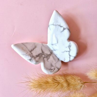 Papillon en pierre précieuse 6x5 cm – Howlite