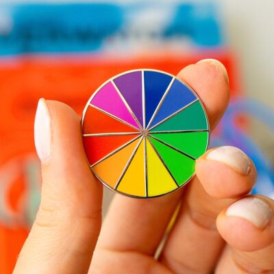 Spilla in smalto duro con la teoria della ruota dei colori, Graphic design