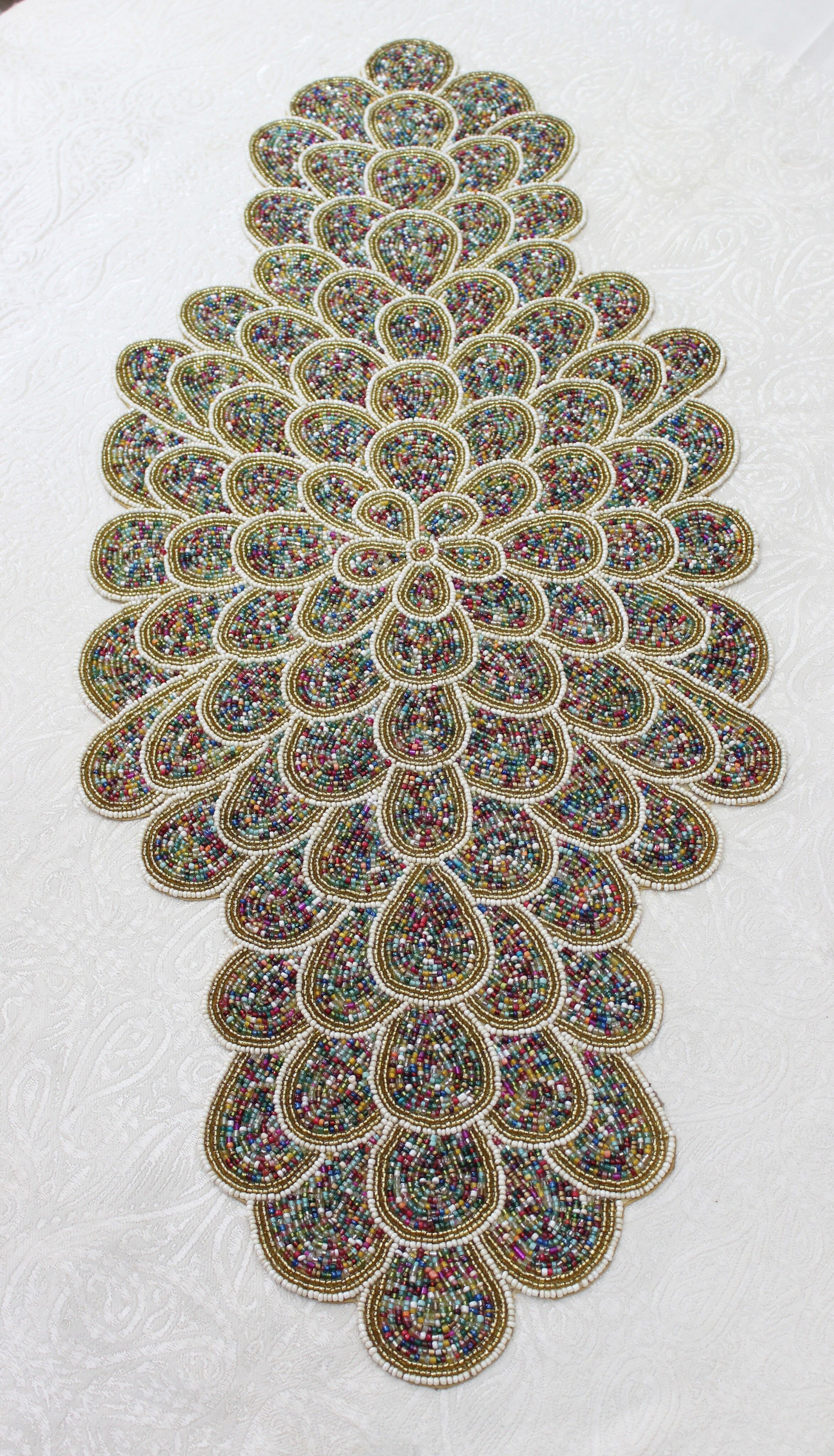 Runner da tavola con perline fatte a mano con petali multicolori bianchi e oro - Confezione da 6