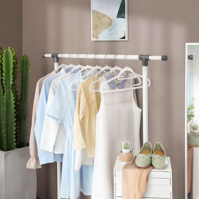 percha de ropa blanca