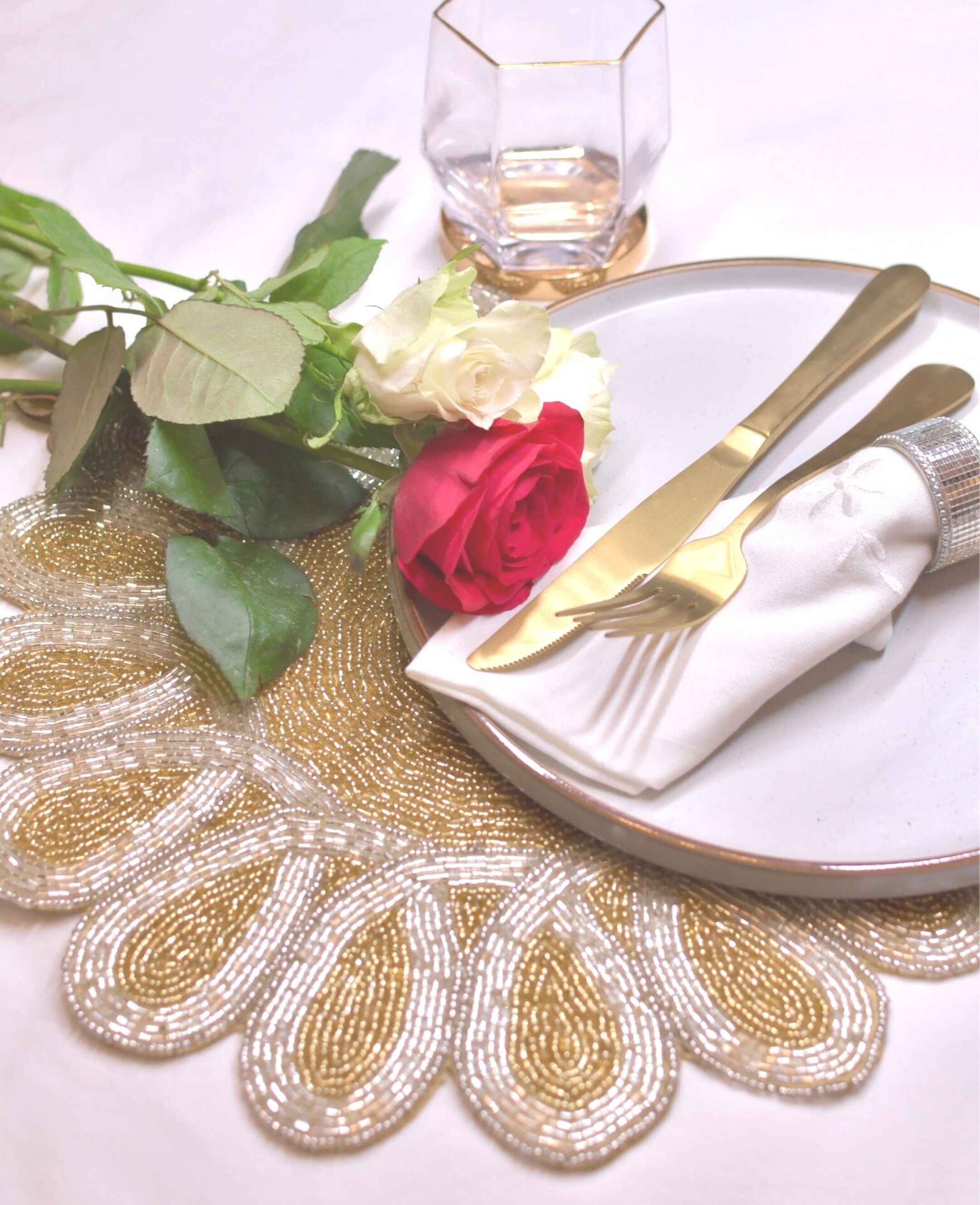 Gold & Silber Blütenblätter Handgefertigtes Handbesetztes Tischset - Fall von 8