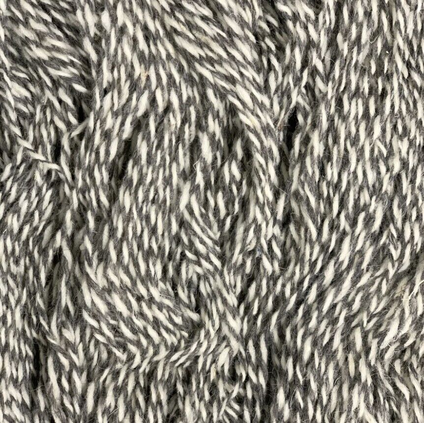 Weiß/Graues Bio-Wollgarn