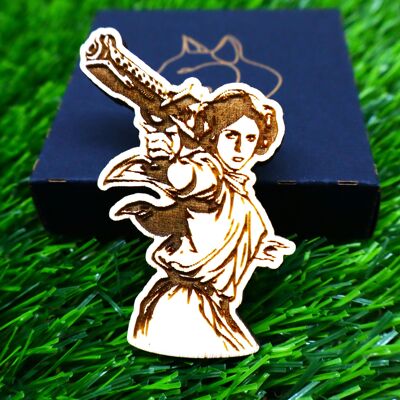 Prinzessin Leia Holzmagnet – Star Wars Kühlschrankdekor – Graviertes Naturholz – Leia Organa Fan Geschenk – Rebellenallianz Küchenmagnet – Nerdige Holzkunst