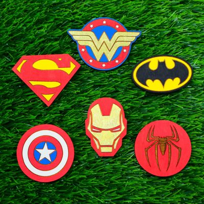 Superhelden-Logo-Magnetset aus Holz – Marvel & DC bemalte Kühlschrankmagnete – Superman, Batman, Wonder Woman, Iron Man, Spiderman, Captain America