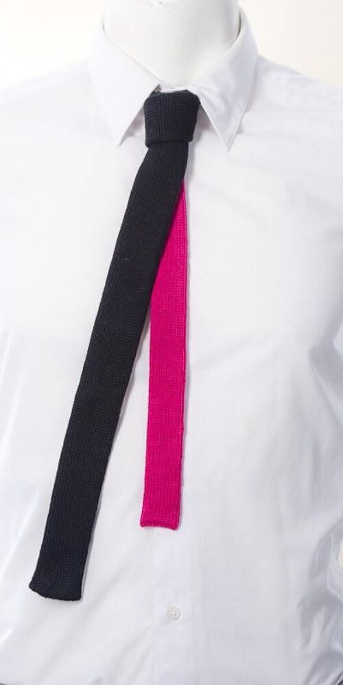 Skinny Tie: Black and Pink (Contrast Back)