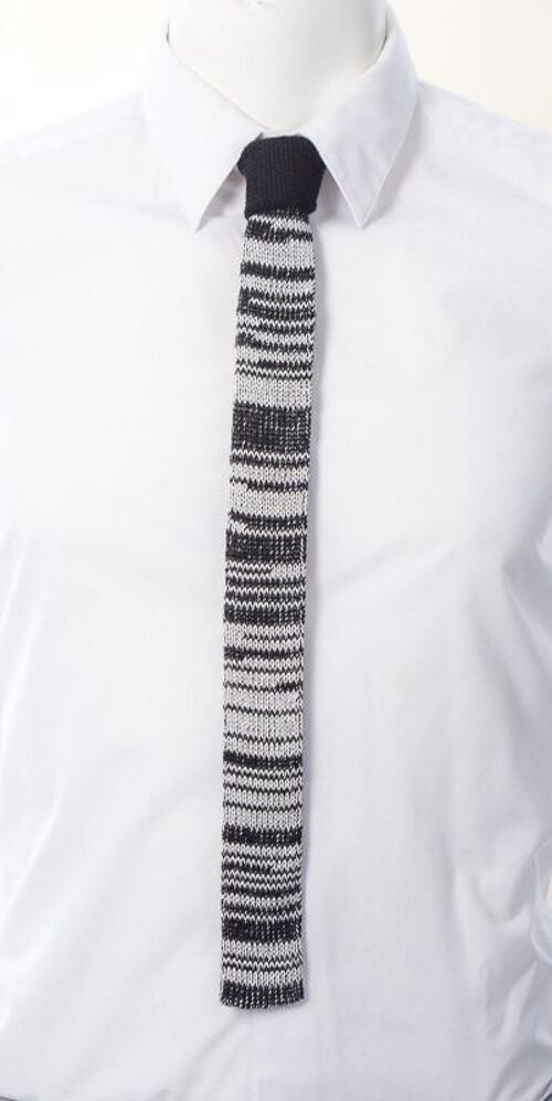 Skinny Tie: Black and Grey Mix (Contrast Knot)