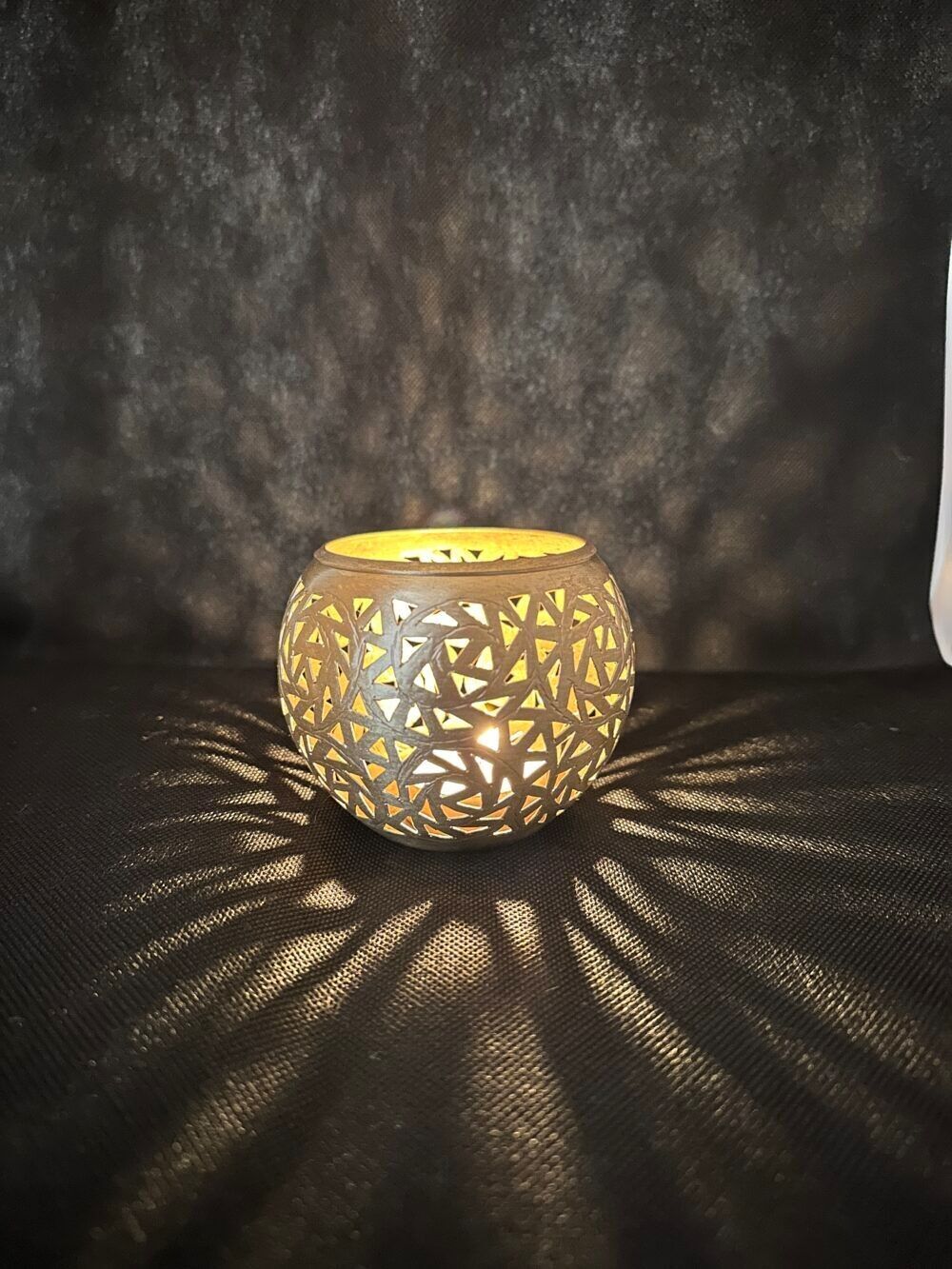 Teelichthalter aus Messing mit Aussparung – Marokkanische Schattenlaterne