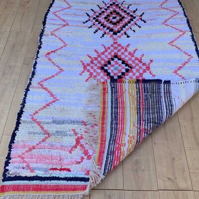 Tapis berbère marocain – Motif losanges rouges et roses, tissé à la main