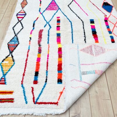 Tapis berbère à lignes verticales – Tapis marocain en laine coloré aux motifs tribaux