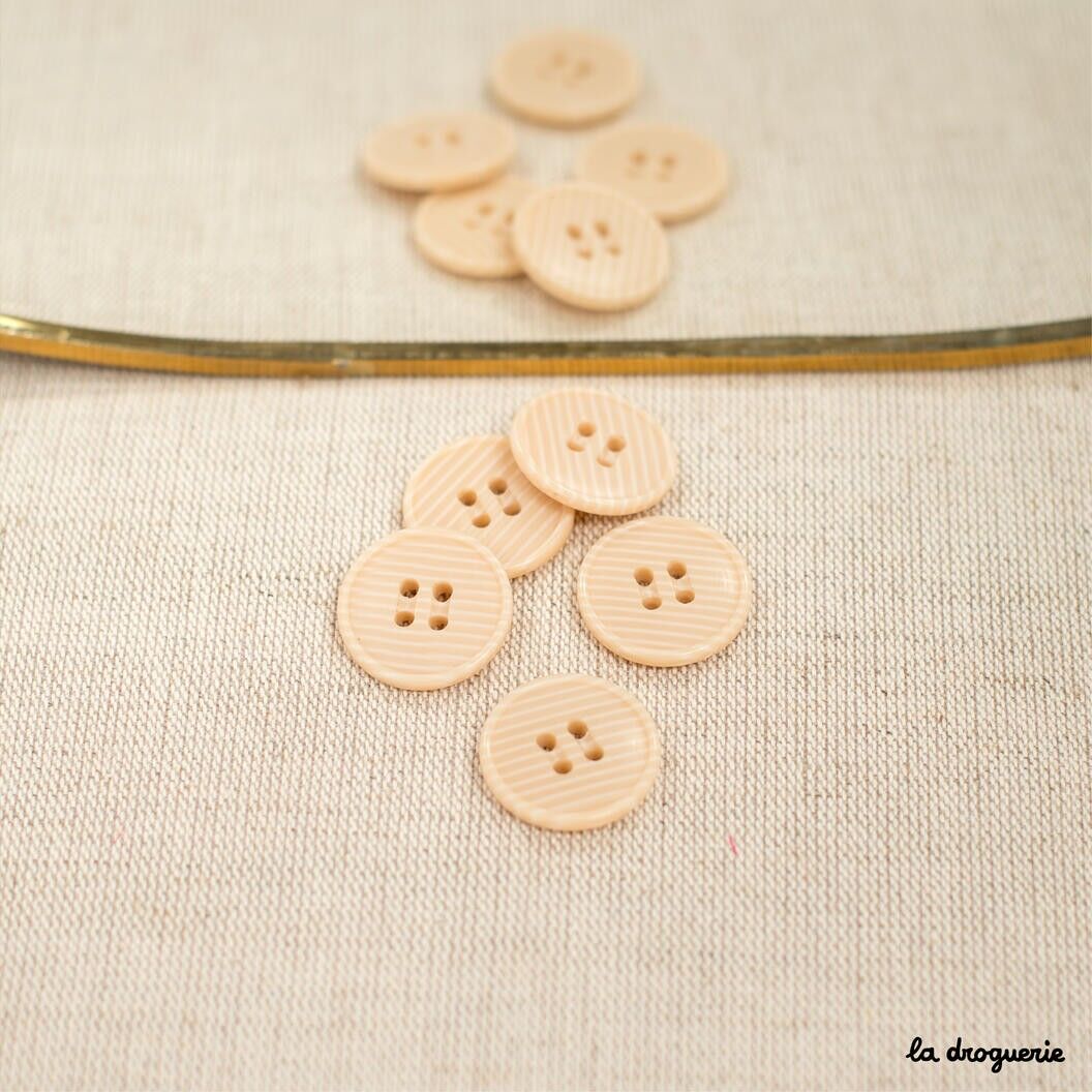 Kleiner Rand Sandkornknopf 4 Löcher 22 mm