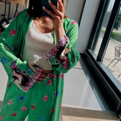 Conjunto de kimono y pantalón para mujer: estampado artístico y floral, moderno y fluido.