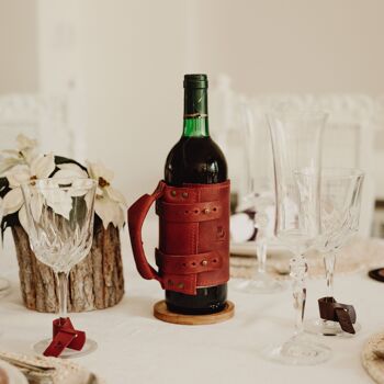 Porte-bouteille de vin Opplav Porte-bouteille en cuir. Adaptable à différentes largeurs de bouteilles et personnalisable. (Couleur Rouge) 3