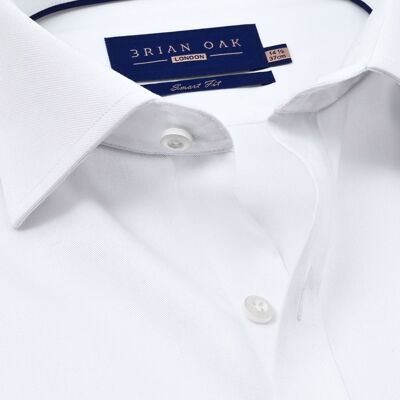 Camicia in twill bianco di facile manutenzione