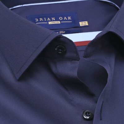 Chemise habillée en sergé bleu marine coupe élégante