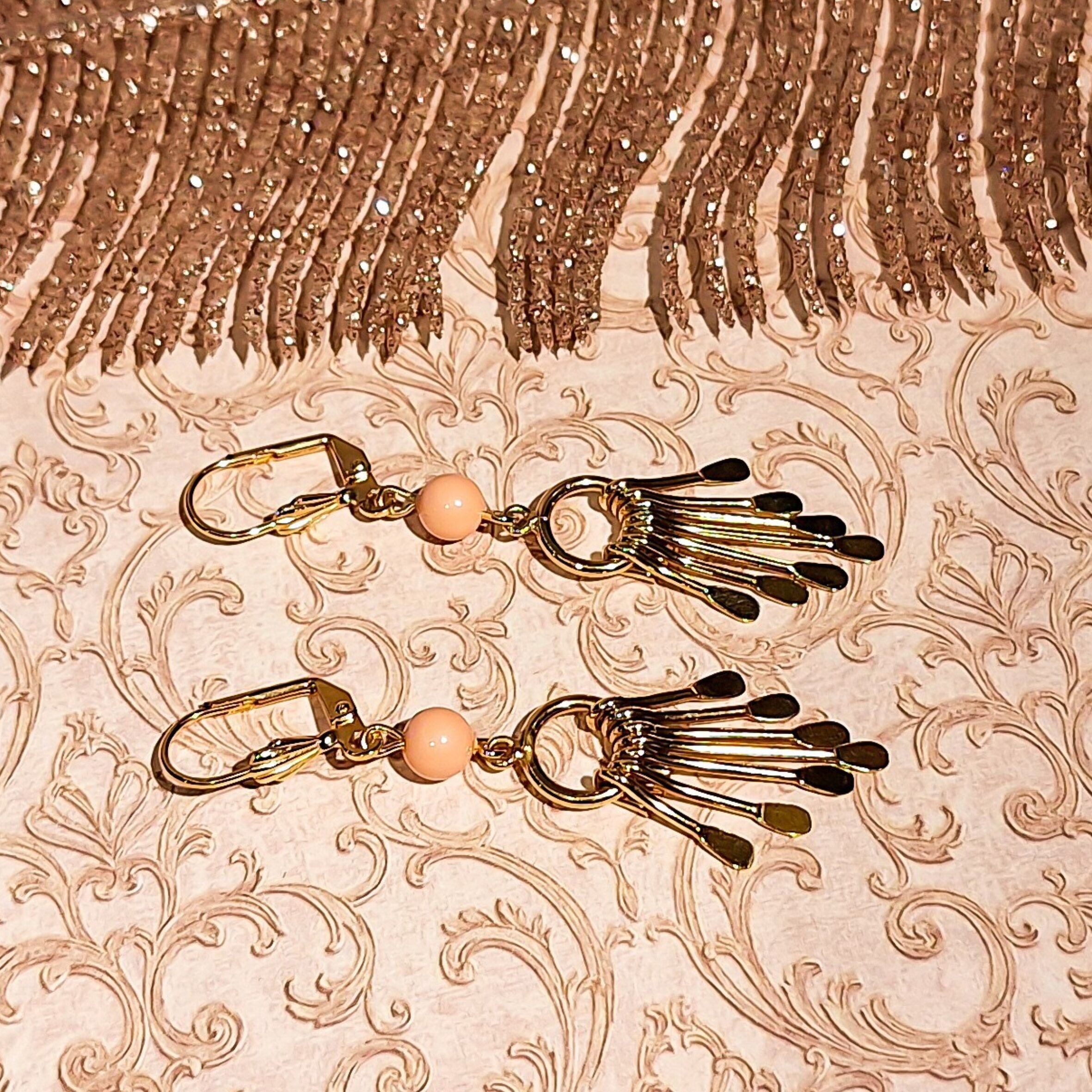 Goldene Ohrringe mit rosa Swarovski-Perlen und Anhängern zum Muttertag, Mamas Geschenk, Weihnachtsgeschenk für Lehrer