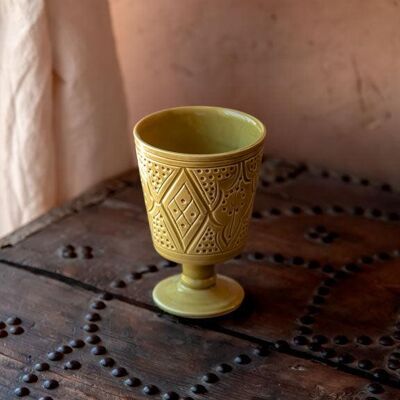 Grand verre à pied reliëf kaki goud “Khadija”