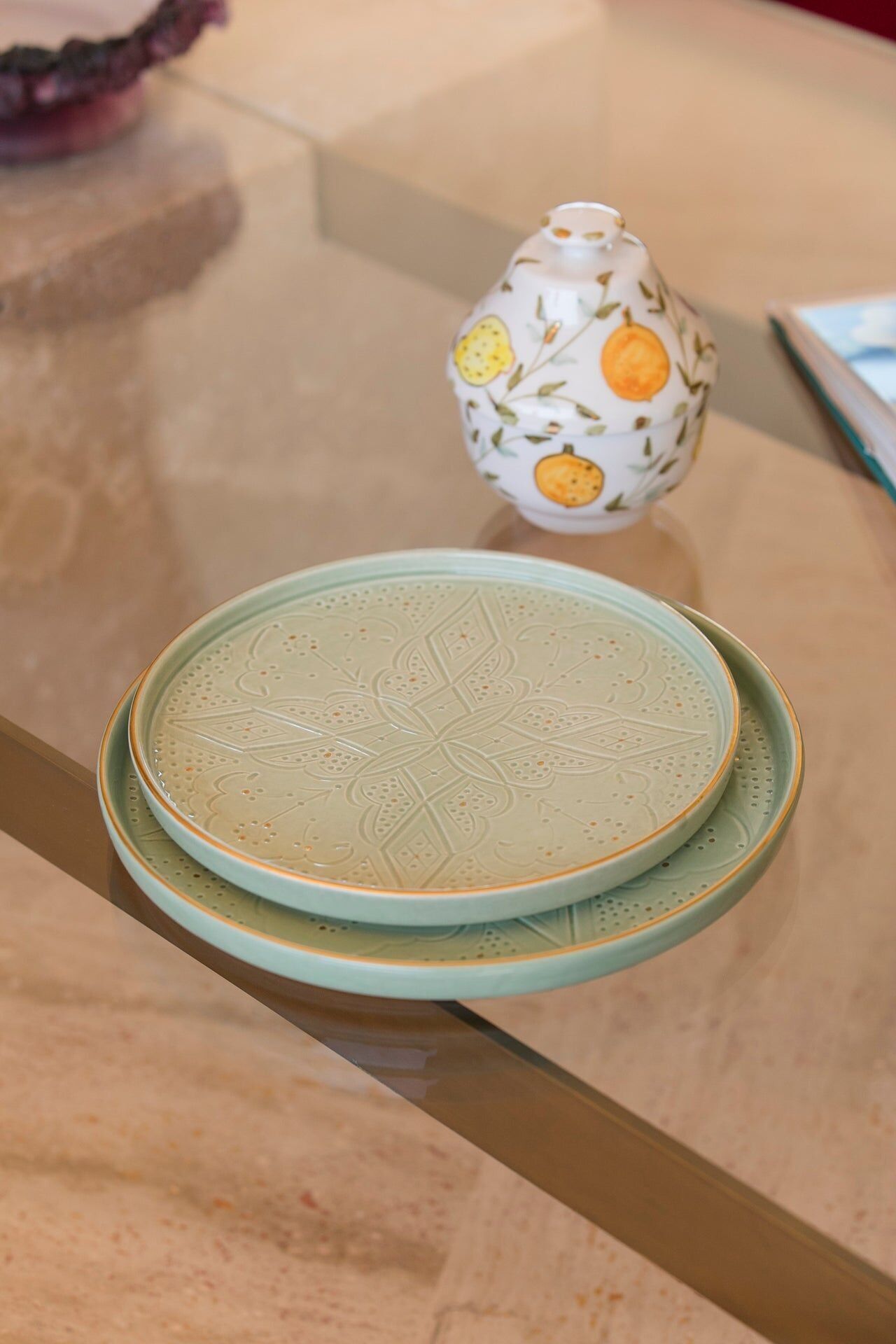 Piatti rotondi decorativi in rilievo alla menta goud “Yasmina”