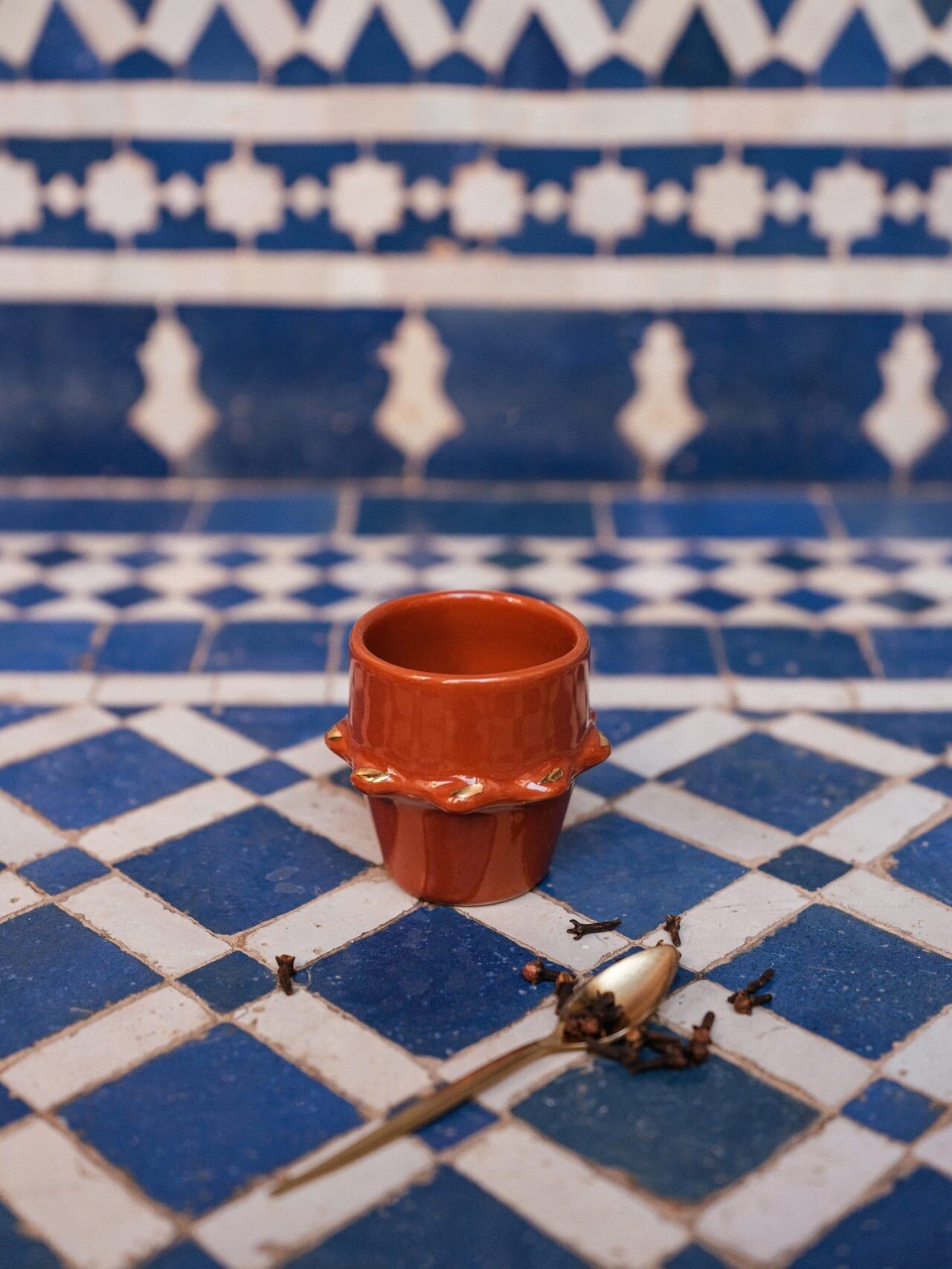 Piccolo bicchiere di caffè tazza marsala goud “Yasmina”