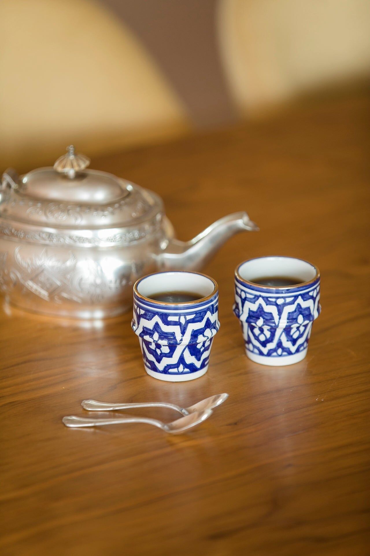 Klein kopje à café fassia blauw majorelle goud “Noura”