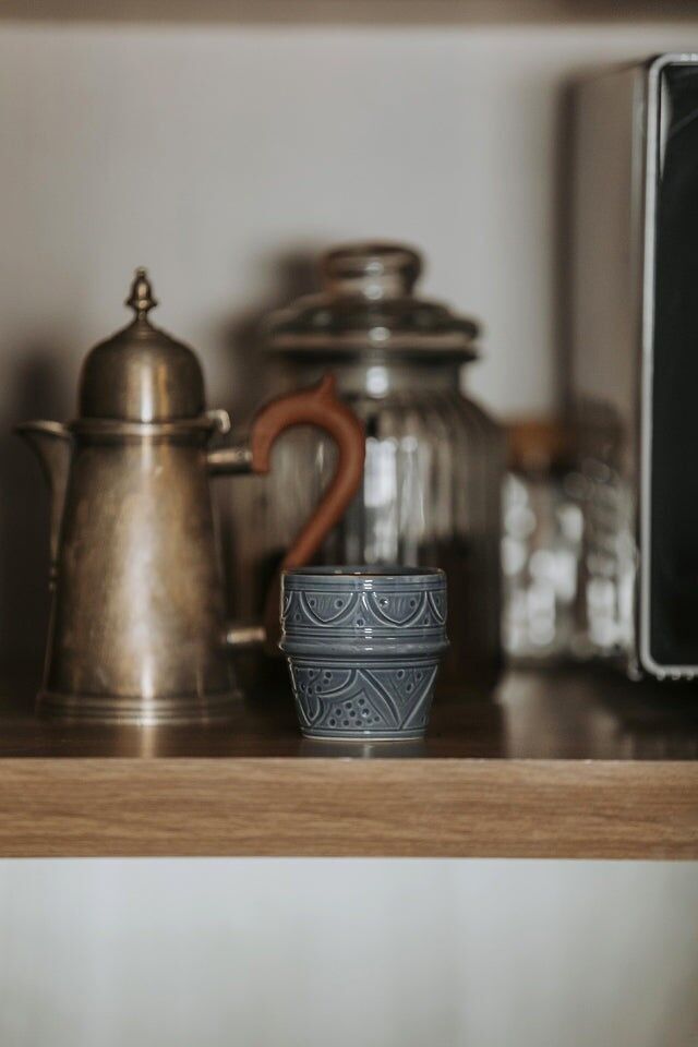 Klein kopje à café reliëf blauw stone goud “Khadija”