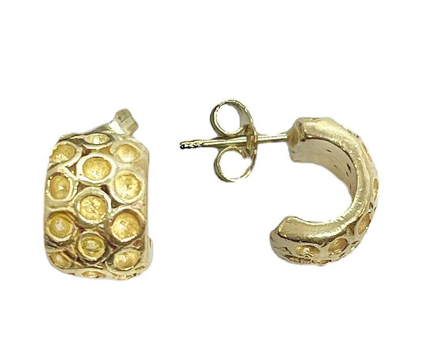 Orecchino a cerchio mezzo mini a pois in oro