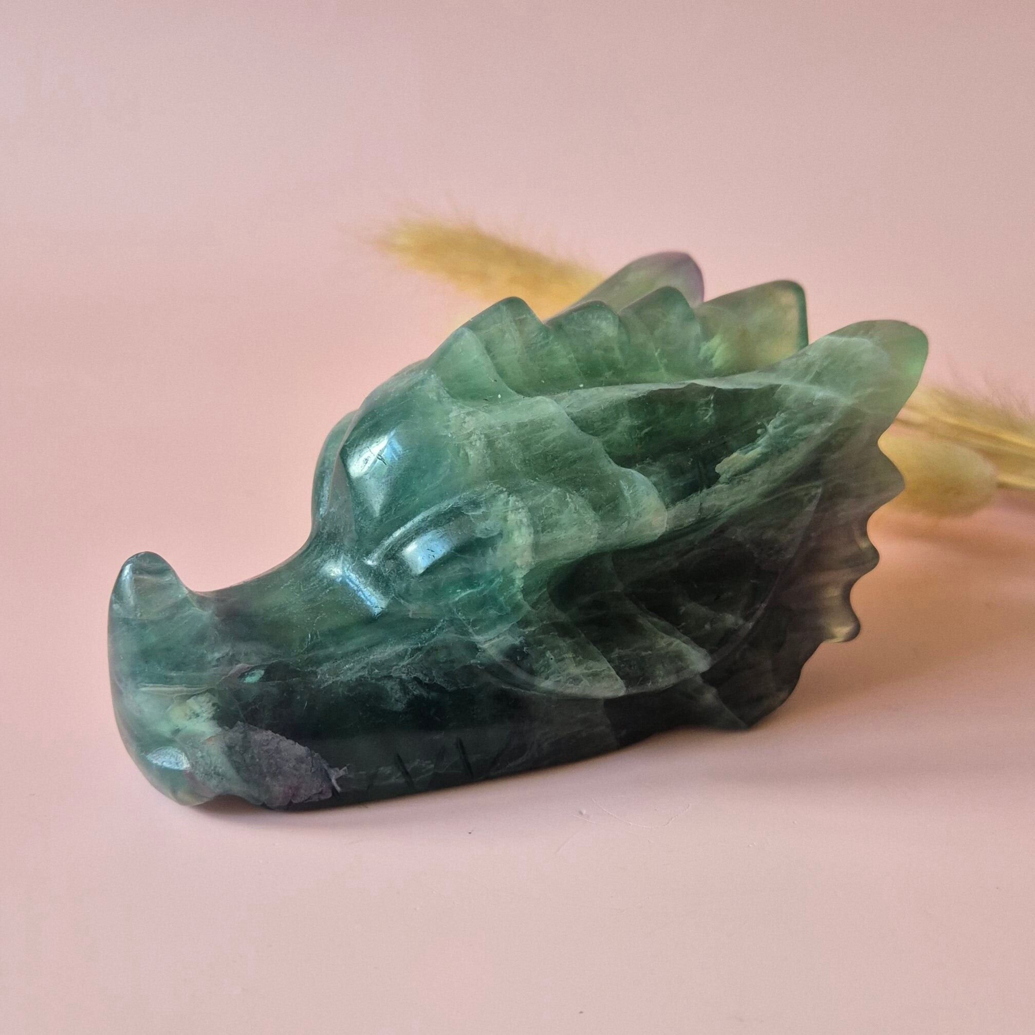 XL Gemstone Candy Fluorite Dragon Skull – Vert doux | 10,5 cm | 491 g
