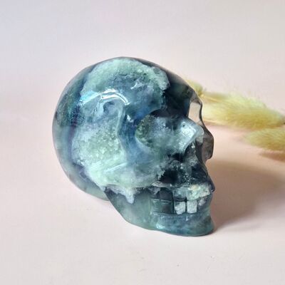 Teschio di fluorite caramellato con teschio di pietre preziose n. 7 | 561 g – 9 x 6,7 x 5,5 cm