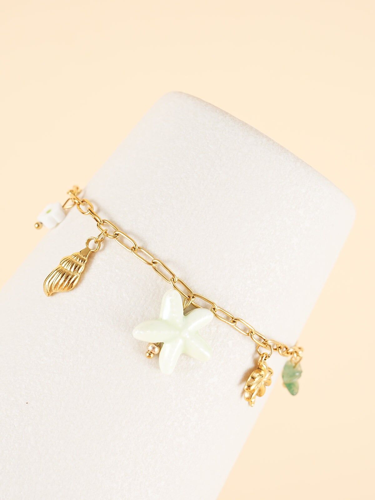 Bracciale a catena in oro con ciondoli marini verdi