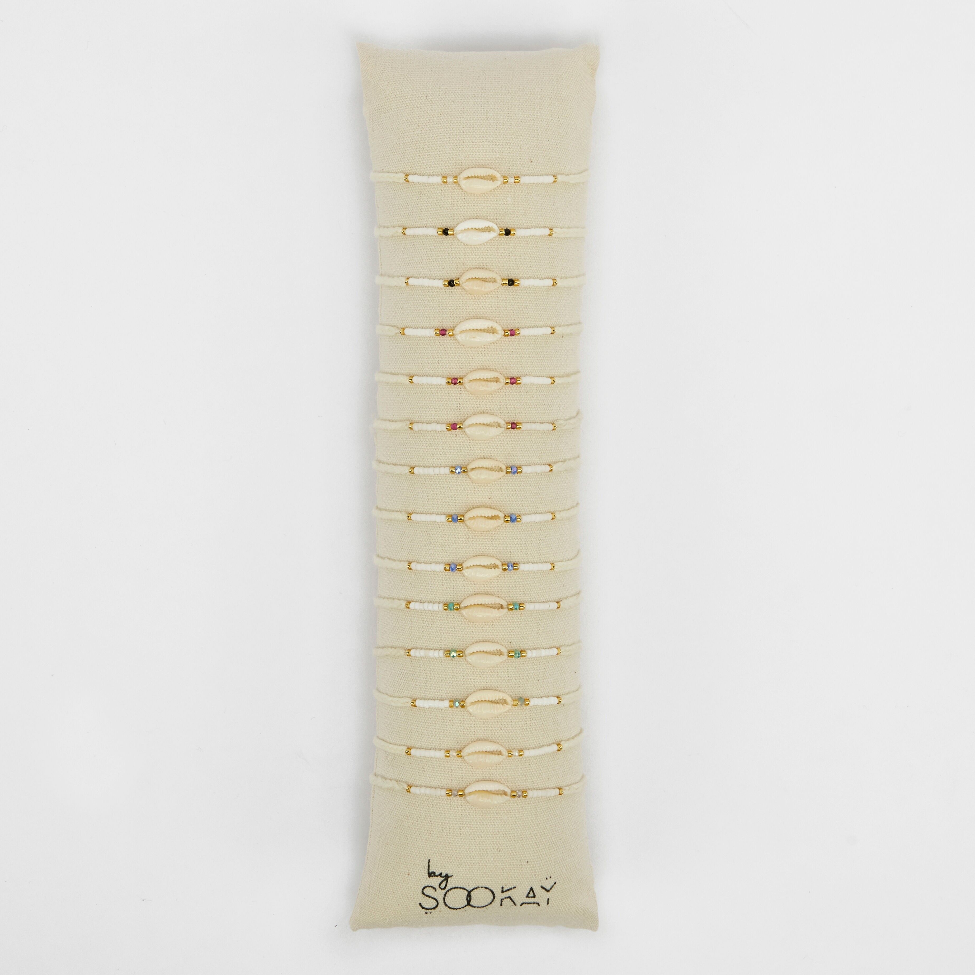 Braccialetti in filo di cotone intrecciato con vera conchiglia di ciprea, perle di cristallo sfaccettate, perle giapponesi